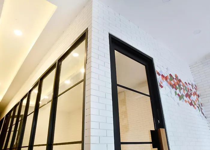 Tuju Arteri Pods Hostel Jakarta