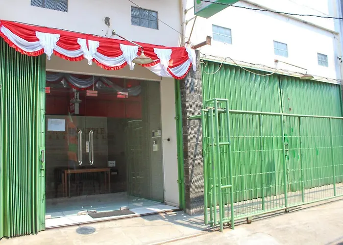 Green Apple Residence Near Sarinah Mitra Reddoorz Jakarta