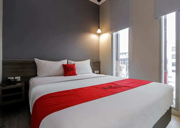 Reddoorz Plus Near Tebet Jakarta