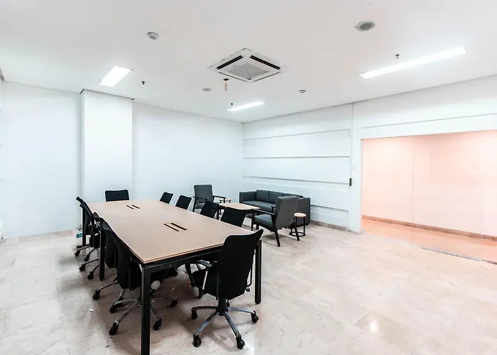 Super Oyo Townhouse 1 Hotel Salemba Jakarta