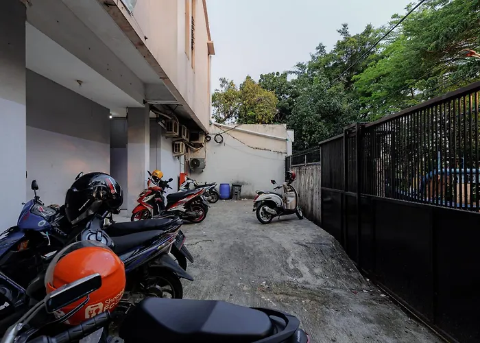 Reddoorz Near Esa Unggul University Jakarta Campus che accetta animali
