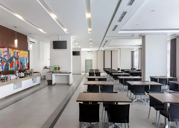 Amaris Hotel Slipi Jakarta