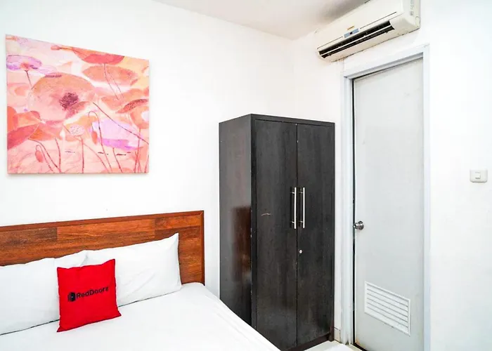 RedDoorz Plus @ Pasar Baru Jakarta